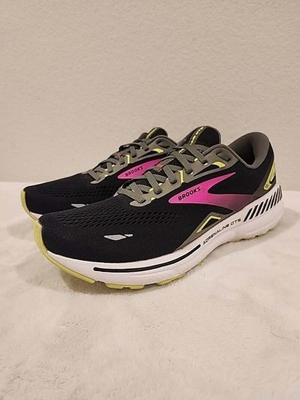Brooks Adrenaline GTS 23 Women's 11.5B Running Shoes Black Hot Pink White